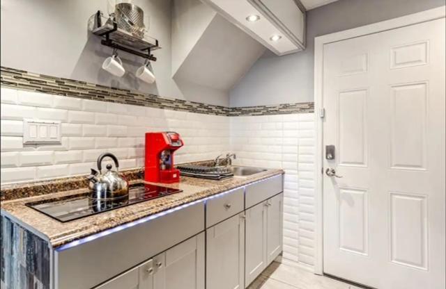 Brooklyn Spacious Space With Private Entrance, Bathroom, & Backyard - Full-Kitchen ニューヨーク エクステリア 写真